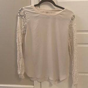 Beautiful crochet sleeve blouse. Size XXS